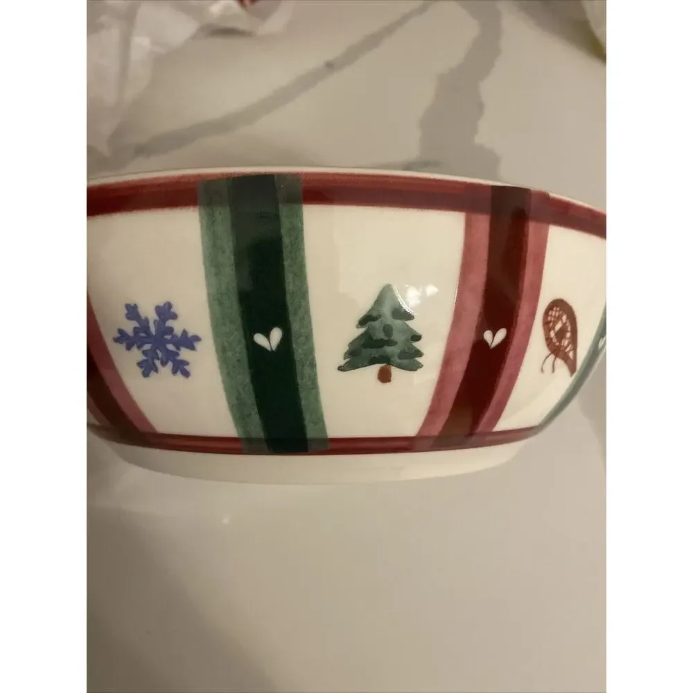 Vintage Pfaltzgraff Holiday Serving Bowl 9 Inches Snowflake Tree Mittens